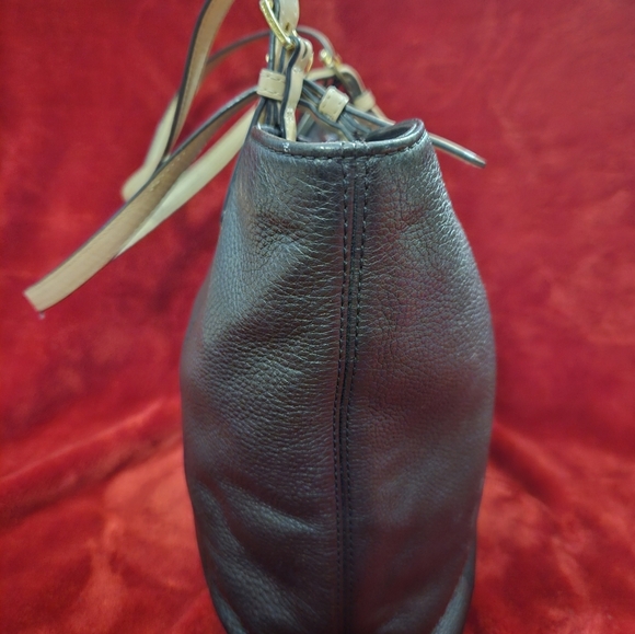 Michael Kors Jet Set Black Leather Tote - Picture 3 of 15